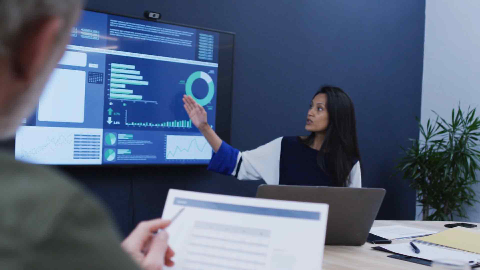 Power BI Paginated Reports styling options showing theme, font, and color selections