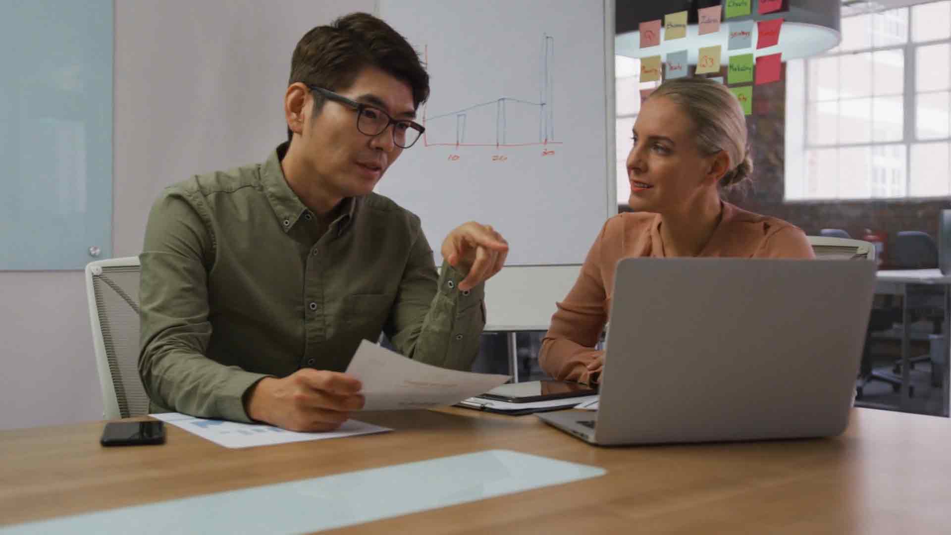Comparison of Paginated and Regular Power BI Reports